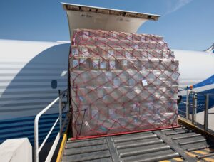 A frota global de cargueiros deve crescer para 3.900 aeronaves nos próximos 20 anos, incluindo aeronaves de produção e convertidas (Divulgação/Boeing)