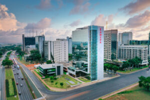 Entre elas está um novo restaurante aberto 24 horas ao público (Divulgação/Wyndham Brasília)