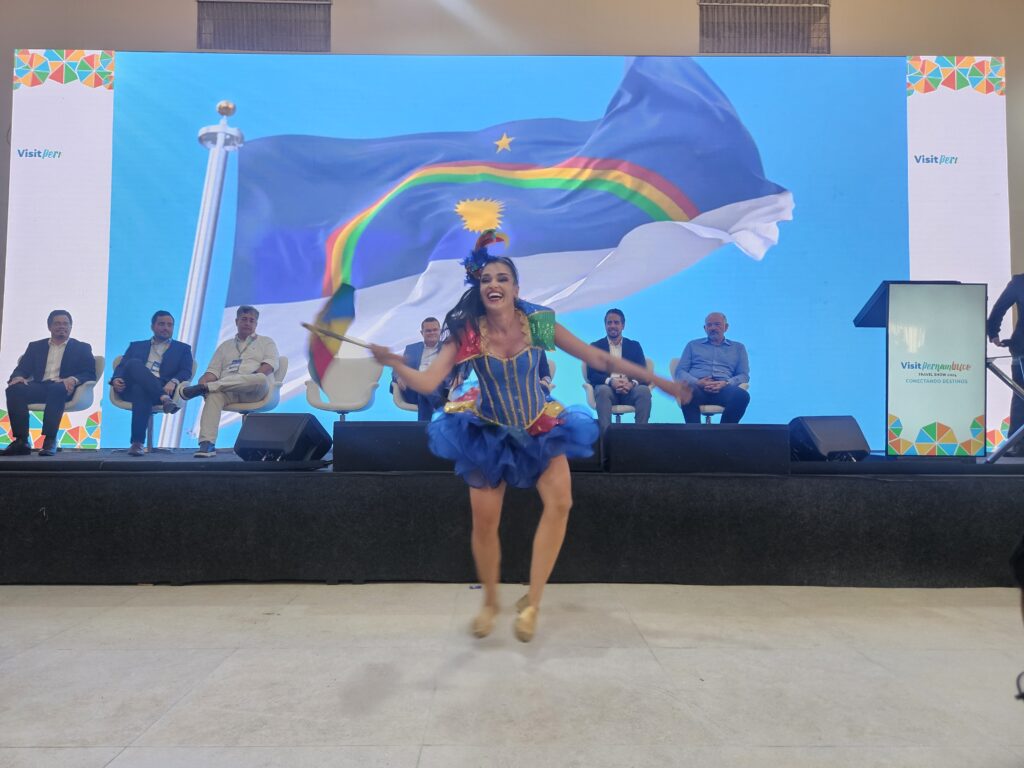 Apresentação de frevo na cerimônia de solenidade do Visit Pernambuco 2024