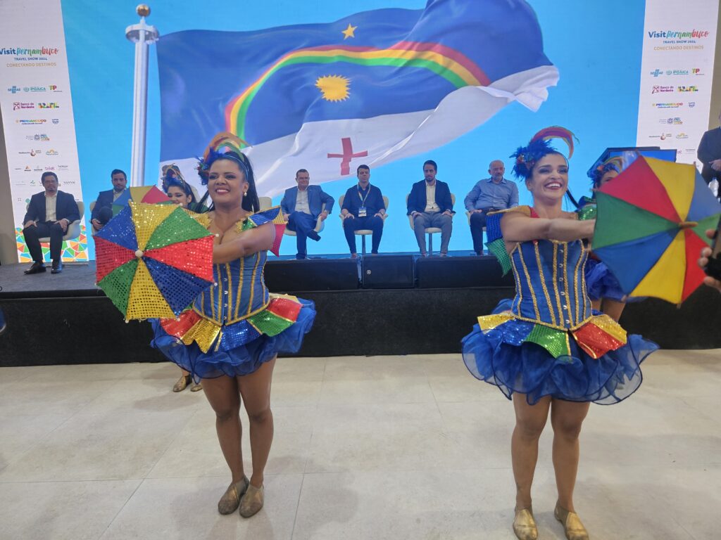 Apresentação de frevo no Visit Pernambuco Travel Show 2024