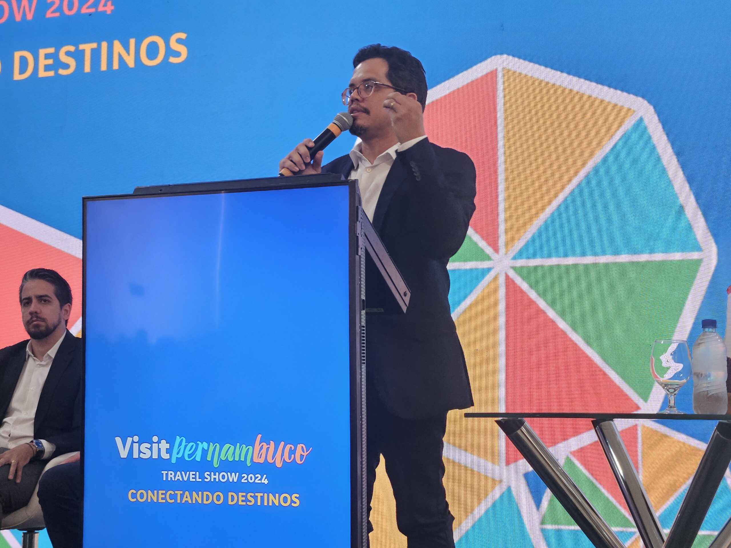 Thiago Teotonio, representando Paulo Câmara, do Banco do Nordeste Thiago Teotonio, representando Paulo Câmara, do Banco do Nordeste