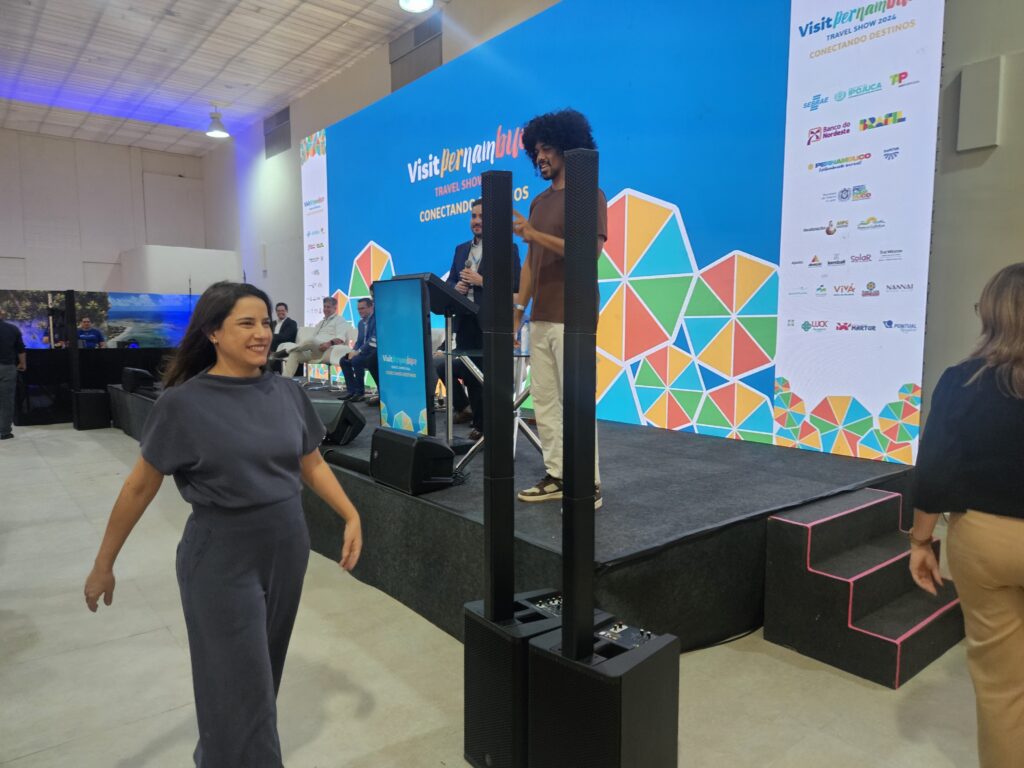 Governadora do estado de Pernambuco chega à cerimônia de abertura do Visit Pernambuco