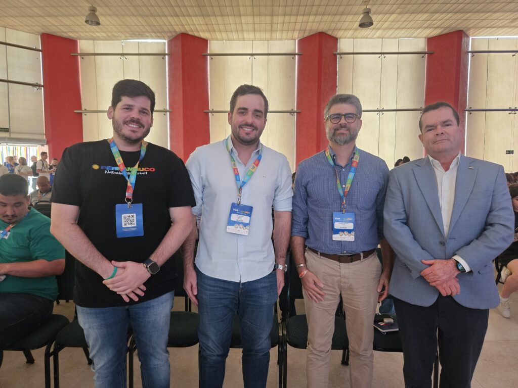 Diogo Beltrão e Eduardo Loyo, da Empretur, Eduardo Macedo, da Latam, e Diogo Beltrão e Eduardo Loyo, da Empretur, Eduardo Macedo, da Latam, e
