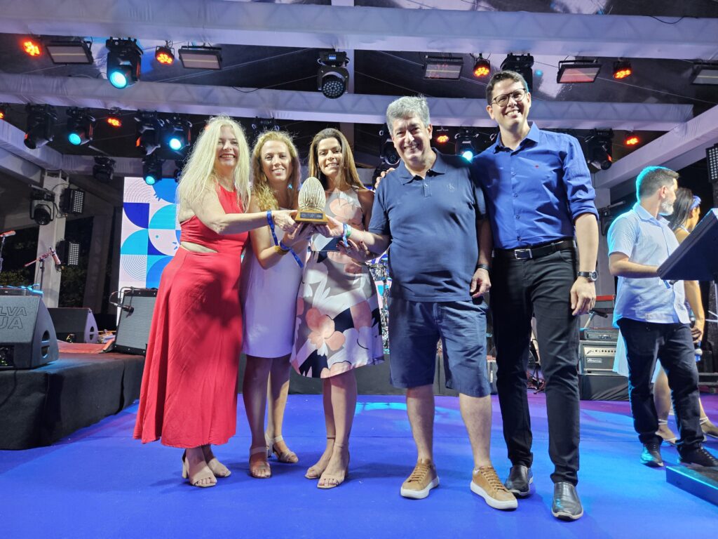 Decolar - Fábio Cardoso, Daniela Araújo e Renata Colla
