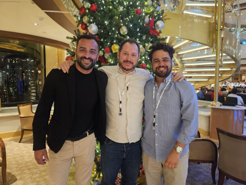 Diego Santana, da Diego Cruzeiros, Pablo Zabala, da Discover Cruises, e Marcus Motta, da Alheta