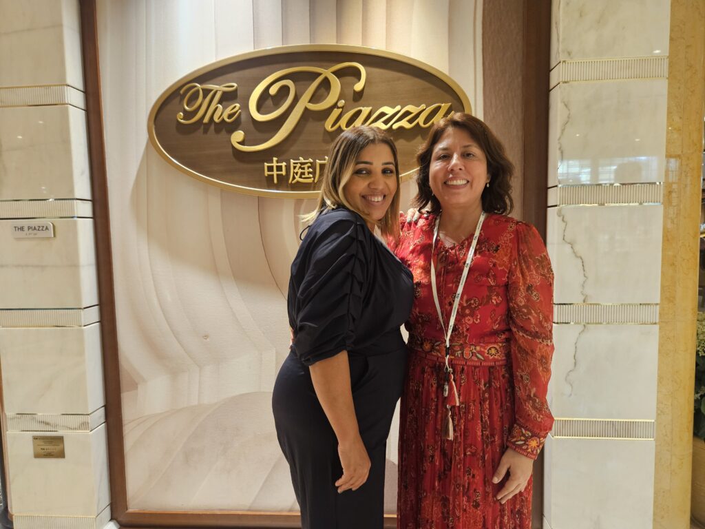 Thabita Roldão, da Roldão Tur, e Líz Räda, da Discover Cruises