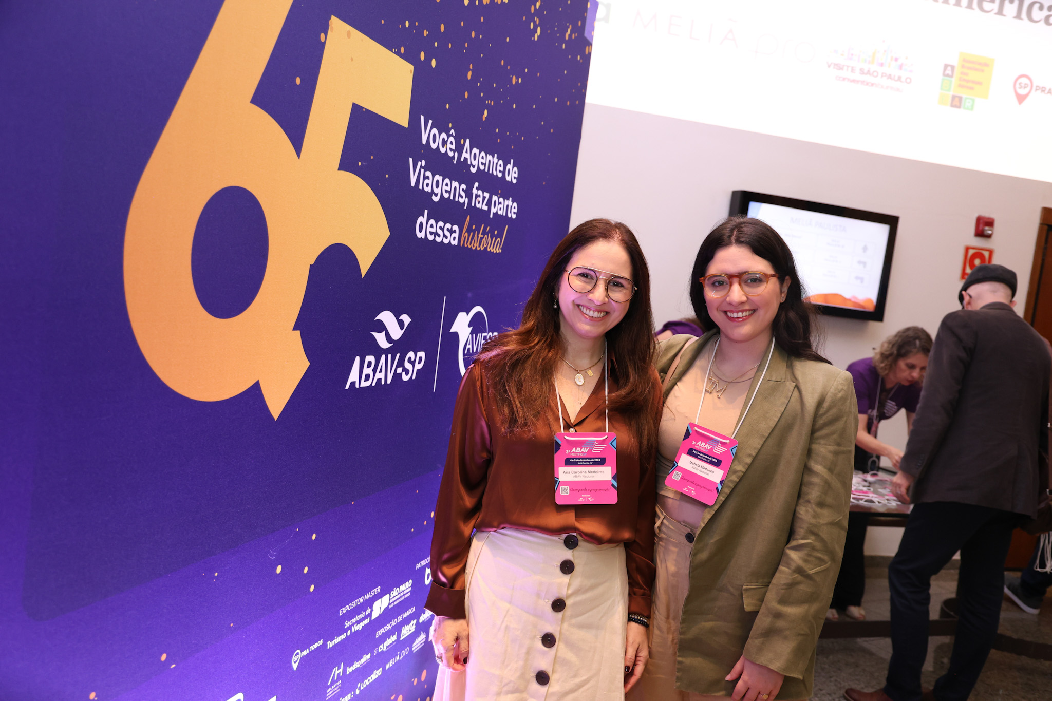 Ana Carolina Medeiros, presidente da Abav Nacional, e Izabela Medeiros