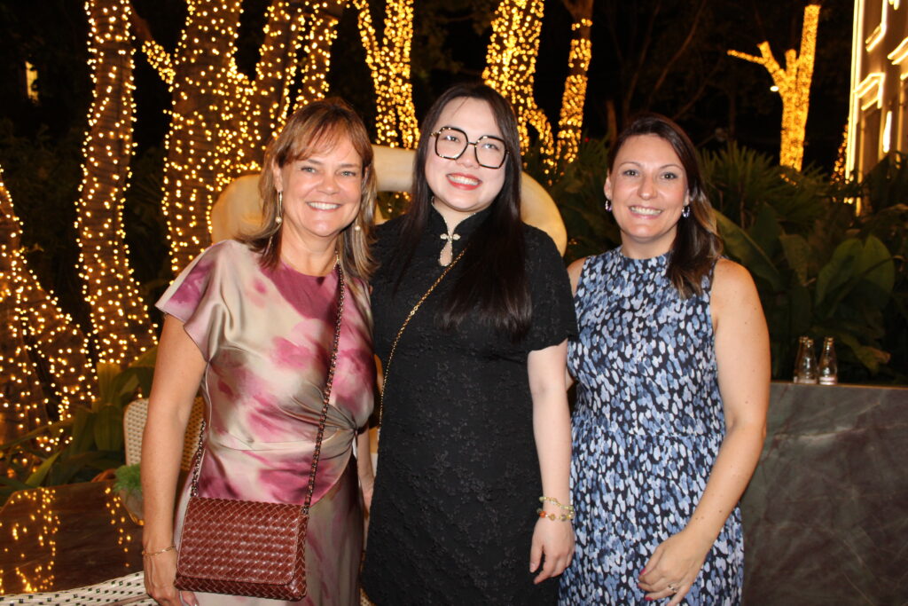 Anadi Luchetti, Yinglu Tian e Dinah Policarpo, do Experience Kissimmee