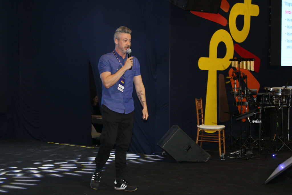 André Perinotto, da UFDPAR, falou sobre imagens e turismo visual