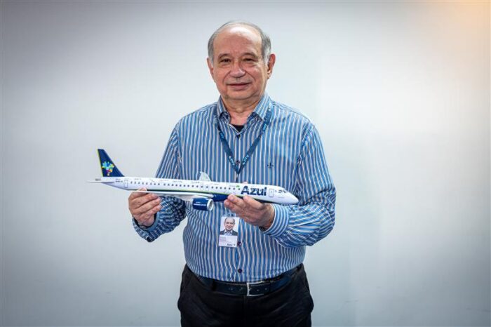 Antônio Américo anuncia aposentadoria após 55 anos na aviação 1 Azul