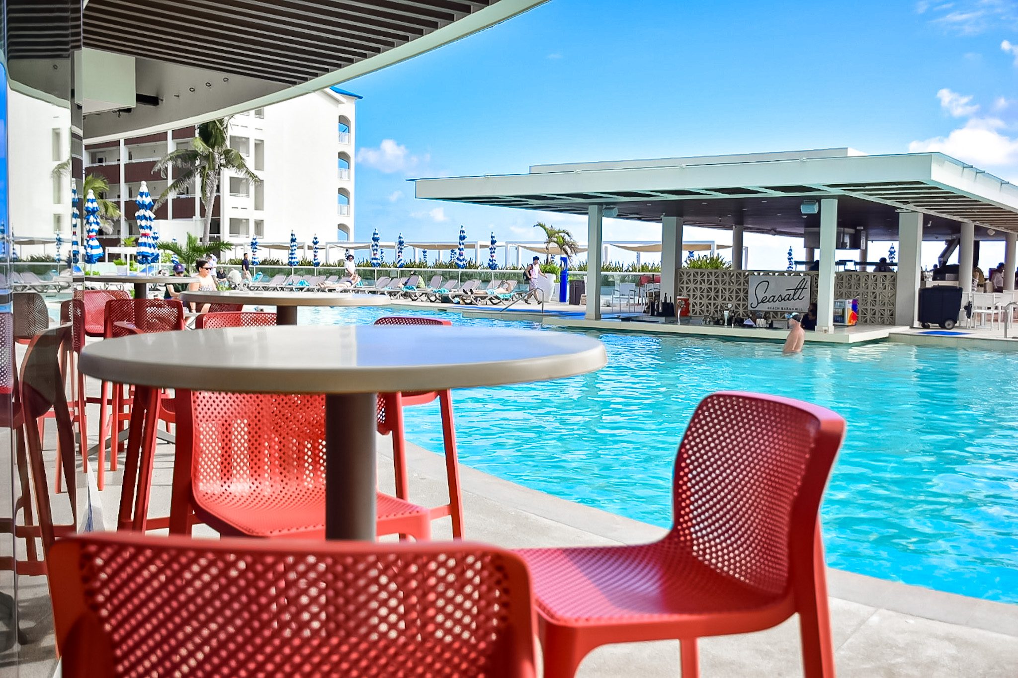 Um bar molhado está entre as atrações do Hilton Cancun Mar Caribe All Inclusive Resort