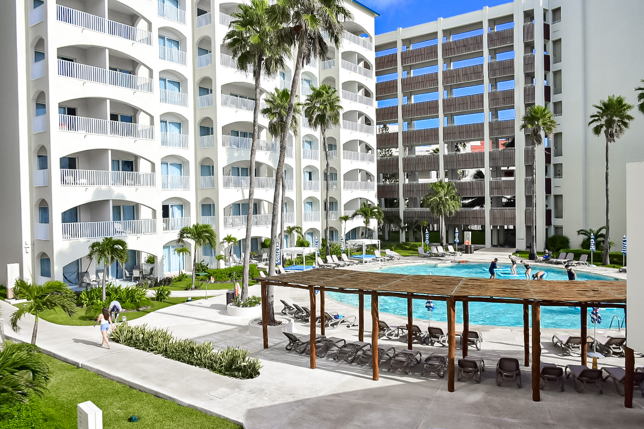 Area da piscina do Hilton Cancun Mar Caribe All Inclusive Resort