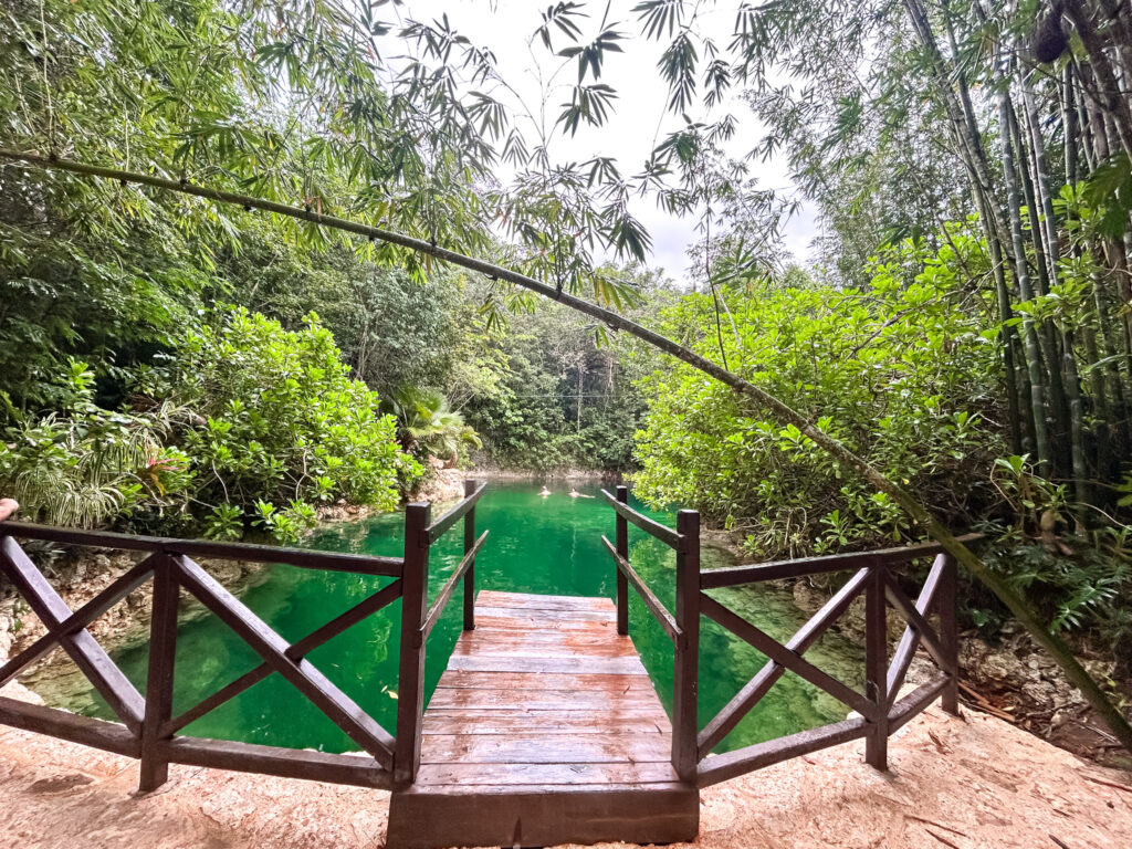 As águas do cenote Palmas possuem entre dez e 20 metros de profundidade As águas do cenote Palmas possuem entre dez e 20 metros de profundidade