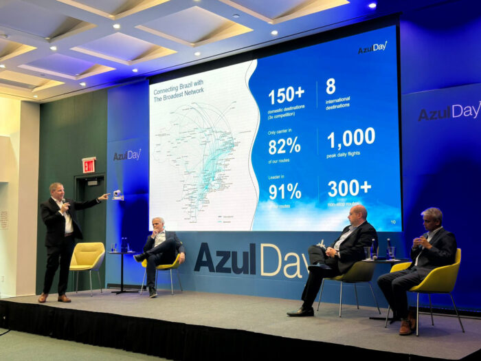 "Mais forte que nunca, com resultados recorde": Azul compartilha situação atual da empresa e anuncia redução de dívida 1 Azul reduz dívida em mais de US$ 1,35 bilhão, melhora fluxo de caixa em US$ 200 milhões anuais e recebe injeção de US$ 500 milhões, reforçando sua posição para o futuro (Divulgação/Azul)