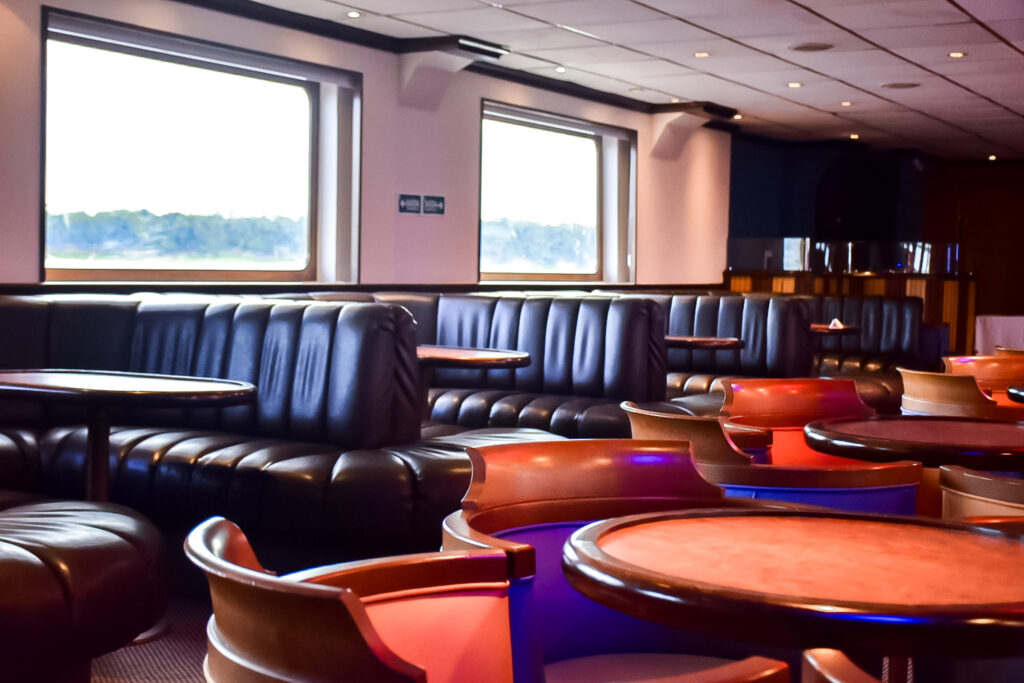Bar e sala de eventos do Grand Amazon