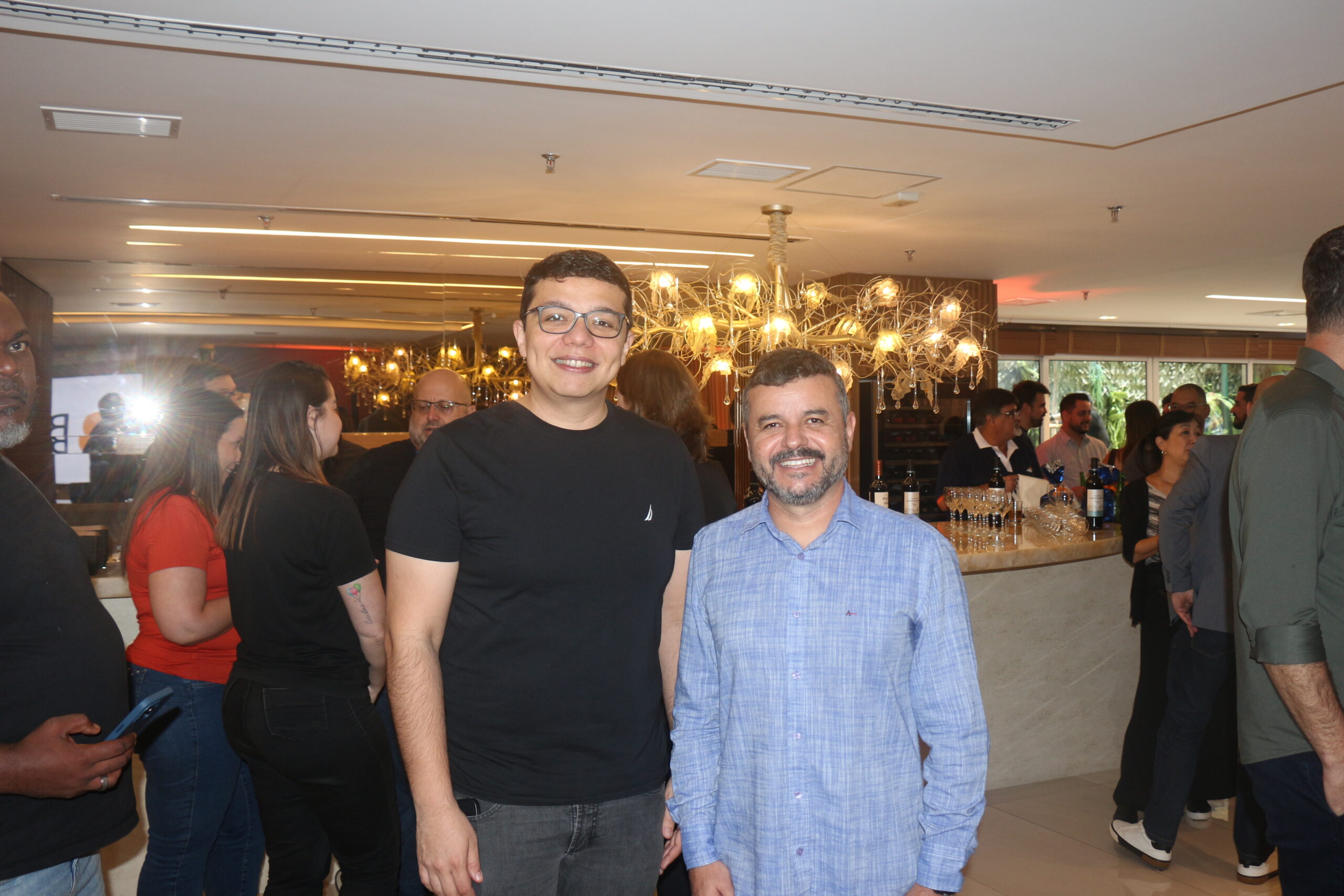 Bruno Sá, da Queensberry e Leandro Lustosa, da American Airlines Bruno Sá, da Queensberry e Leandro Lustosa, da American Airlines