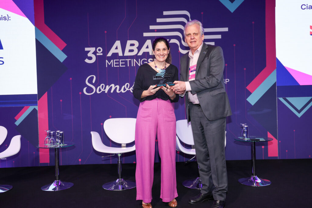 Camila Belineli, da Latam, e Edmar Bull, da Copastur
