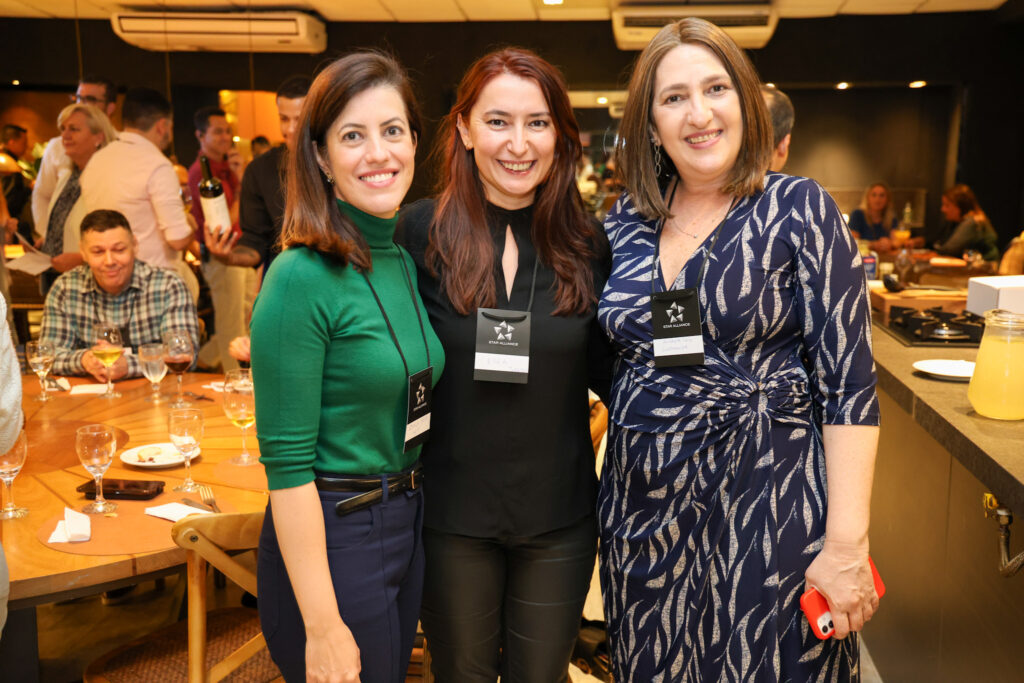 Camila Souza, da TAP, Esra Coelho, da Turkish, e Andrea Cox, da Lufthansa Camila Souza, da TAP, Esra Coelho, da Turkish, e Andrea Cox, da Lufthansa
