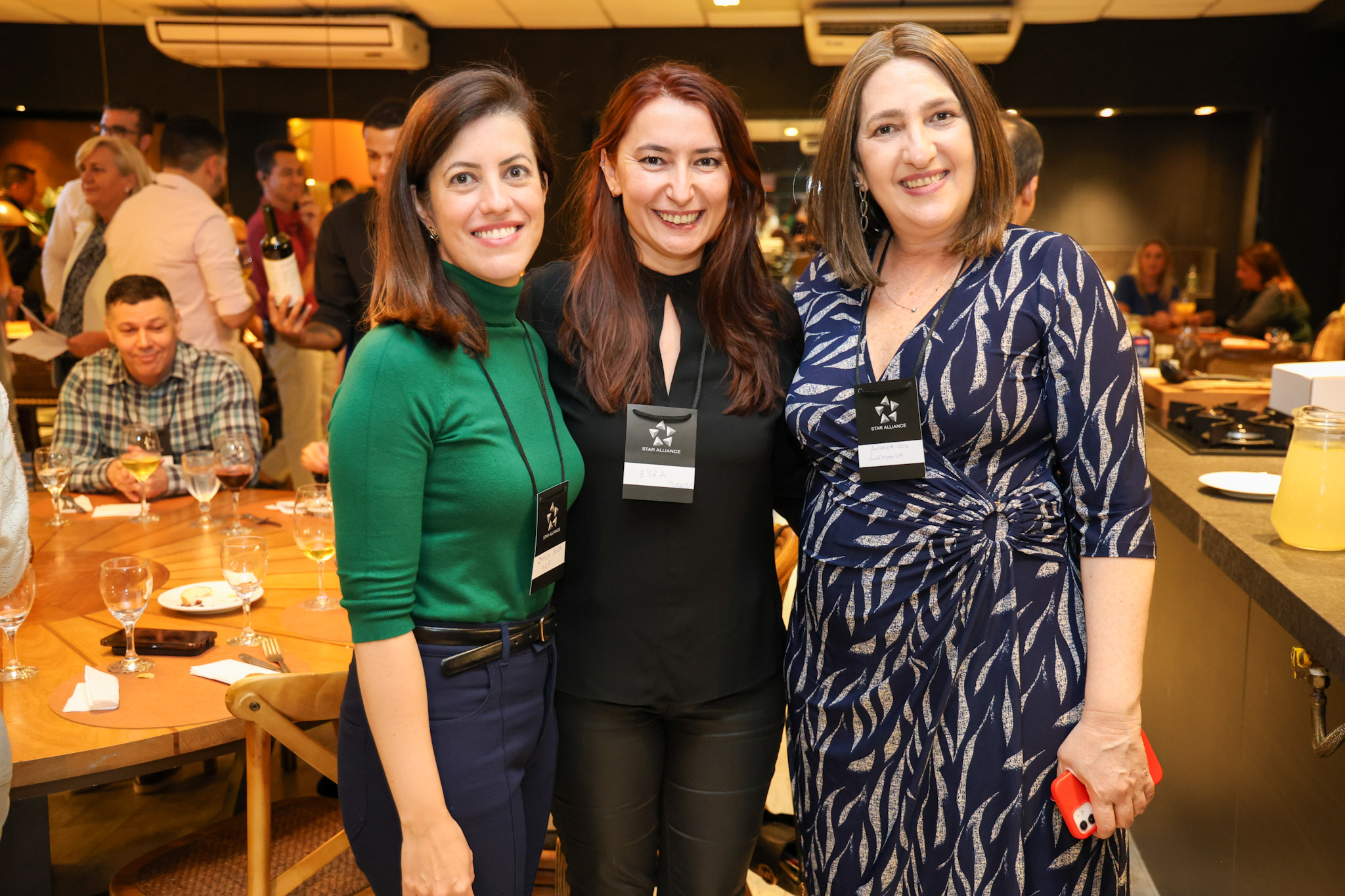 Camila Souza, da TAP, Esra Coelho, da Turkish, e Andrea Cox, da Lufthansa Camila Souza, da TAP, Esra Coelho, da Turkish, e Andrea Cox, da Lufthansa
