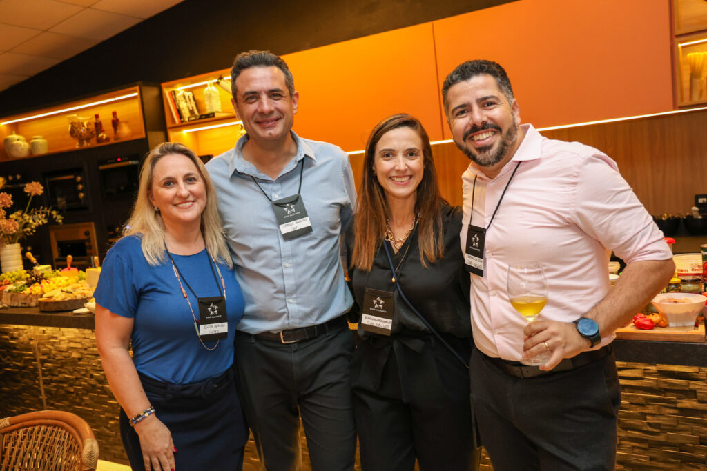 Cátia Schick, da United, Carlos Antunes, da TAP, Karina Nascimento, da Copa Airlines, e Raphael de Luca, da Copa Airlines Cátia Schick, da United, Carlos Antunes, da TAP, Karina Nascimento, da Copa Airlines, e Raphael de Luca, da Copa Airlines