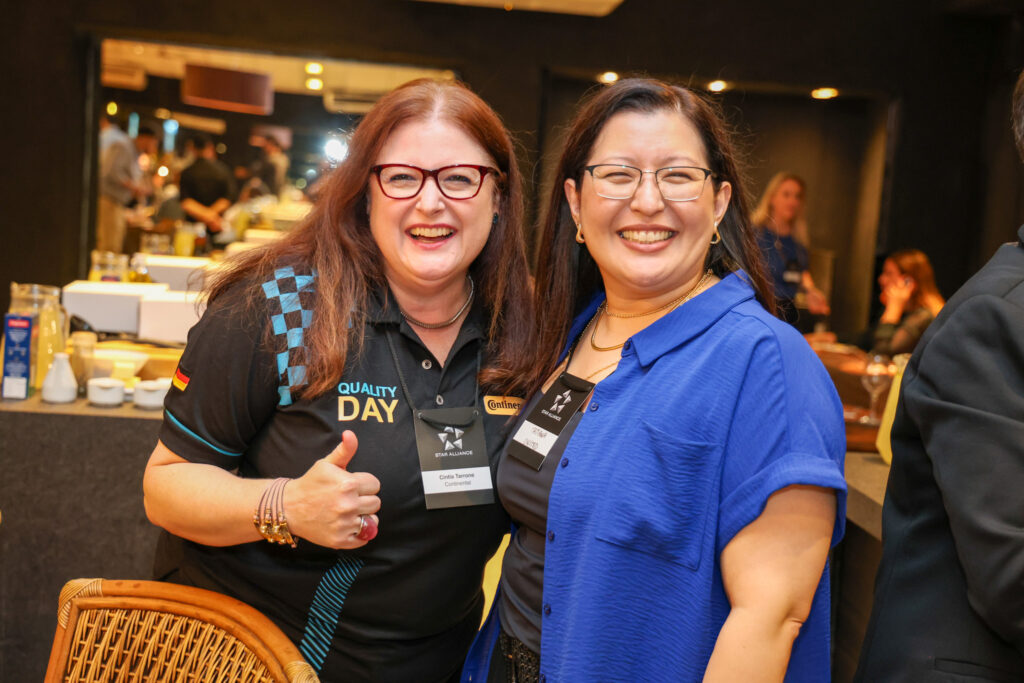 Cíntia Tarrone, da Continental, e Tatiana Arantes, da United Cíntia Tarrone, da Continental, e Tatiana Arantes, da United