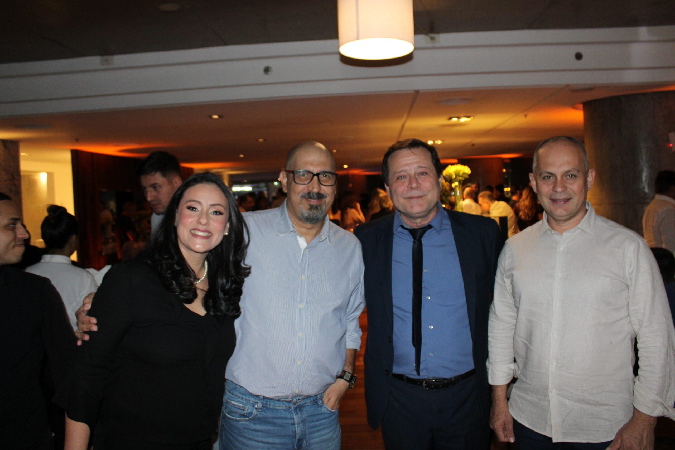 Claudia Paredes, sub-gerente; Wilter Padilla, gerente Financeiro; Angelo Toppan, gerente Comercial, do Majestic, e Alex Cameu, gerente do Águas Mornas Palace Hotel Claudia Paredes, sub-gerente; Wilter Padilla, gerente Financeiro; Angelo Toppan, gerente Comercial, do Majestic, e Alex Cameu, gerente do Águas Mornas Palace Hotel