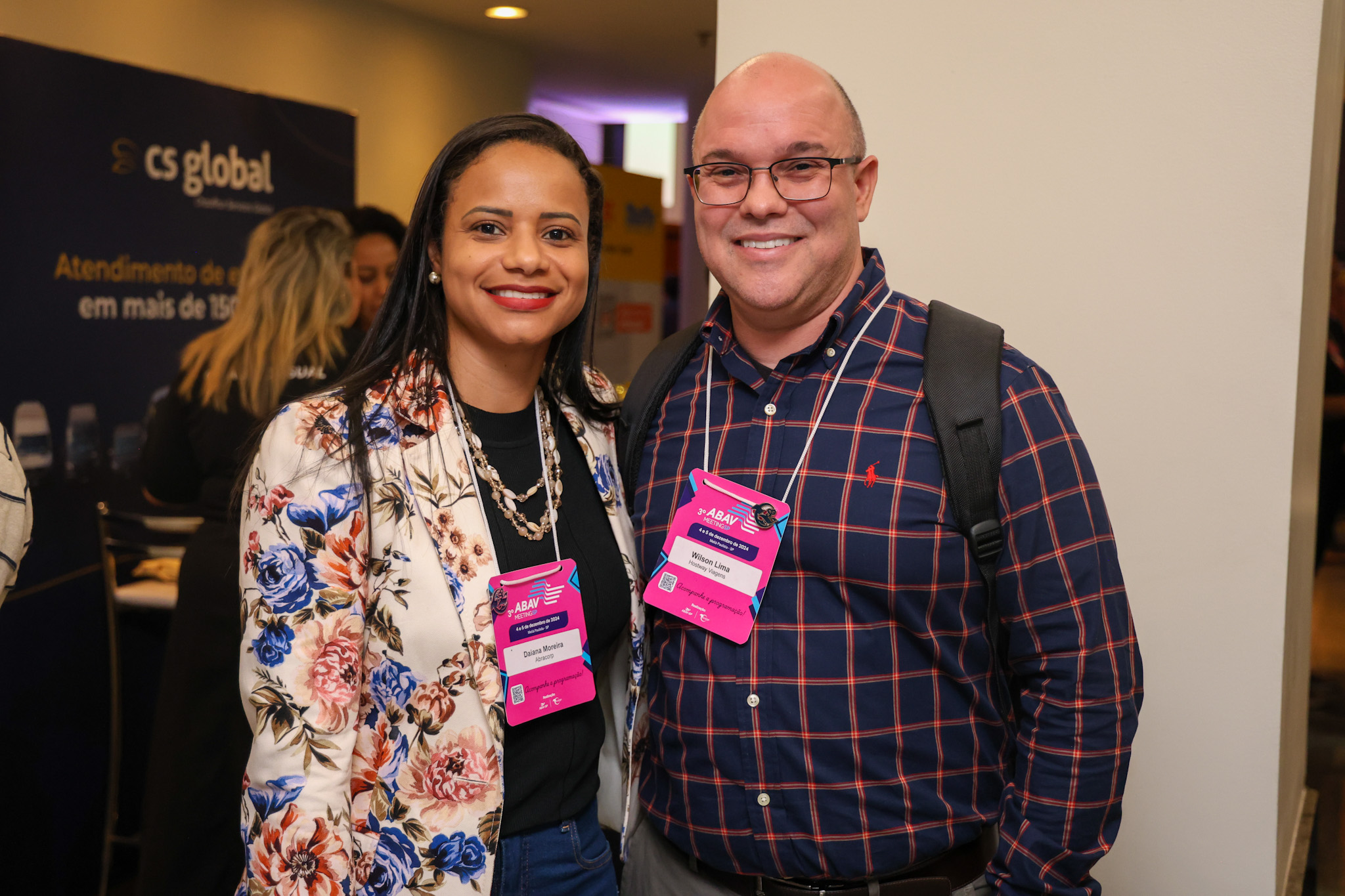 Daiana Moreira, da Abracorp, e Wilson Lima, da Hostway Viagens