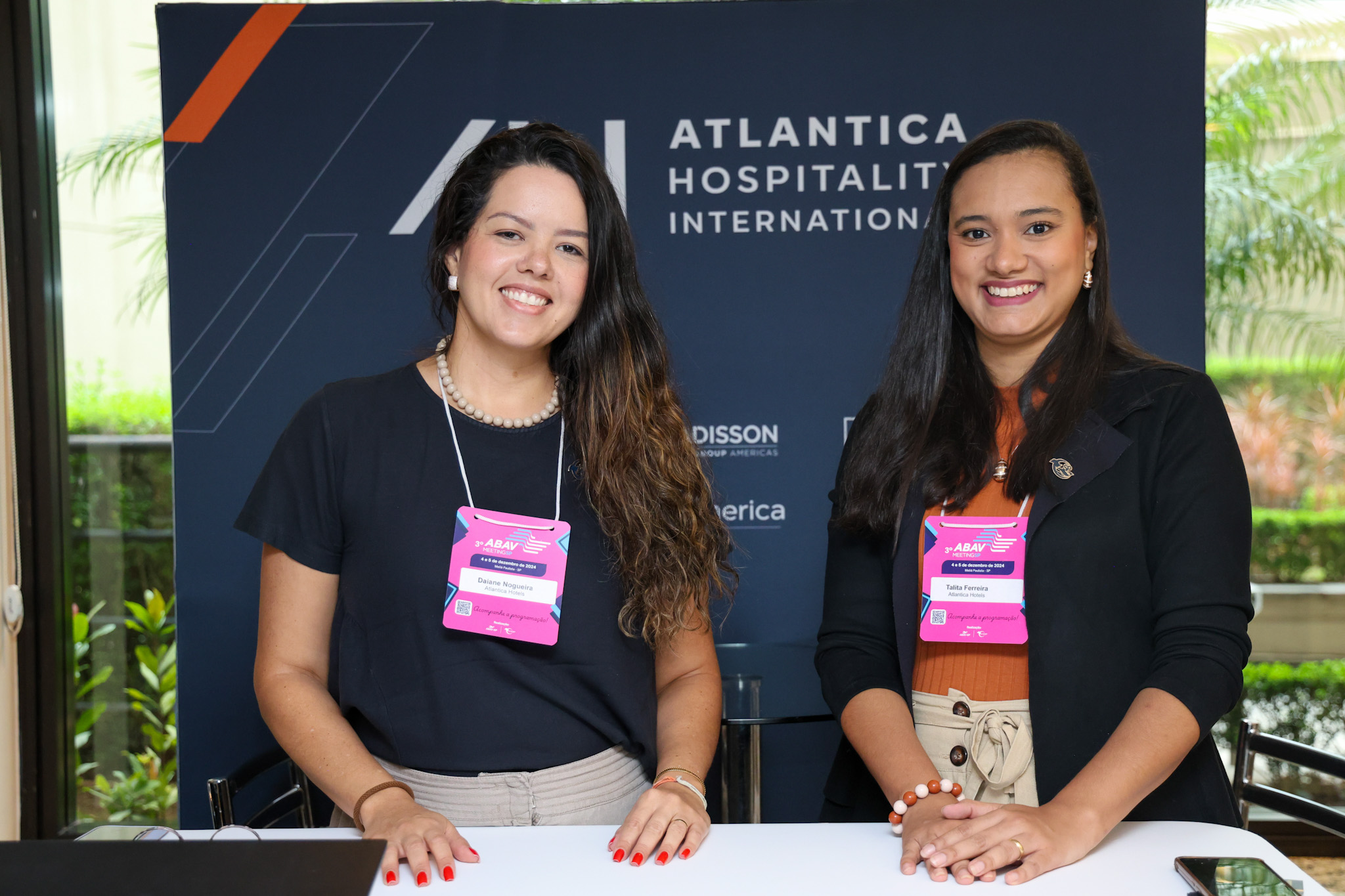 Daiane Nogueira e Talita Ferreira, da Atlântica Hotels