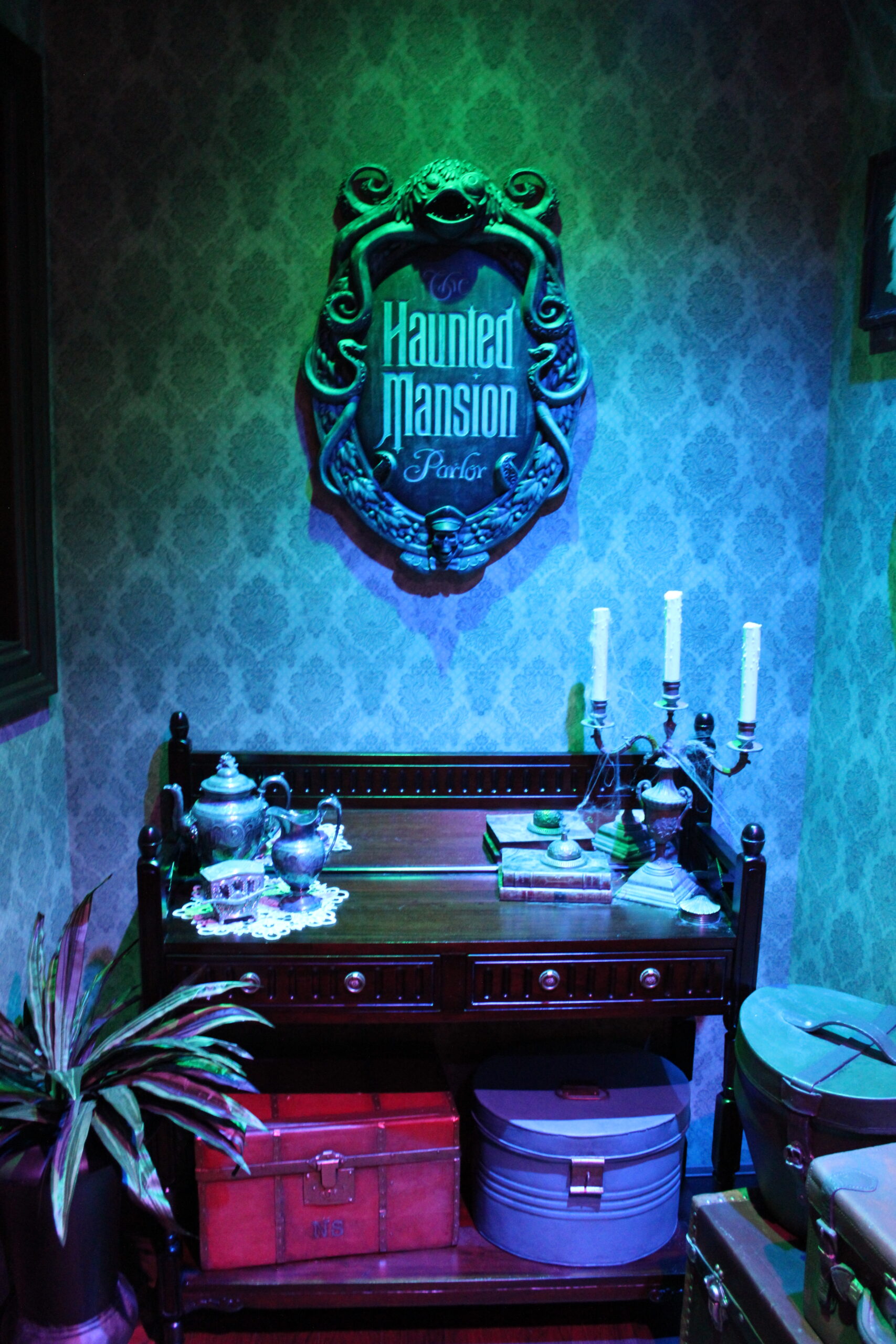 Decoração na entrada do Haunted Mansion Decoração na entrada do Haunted Mansion
