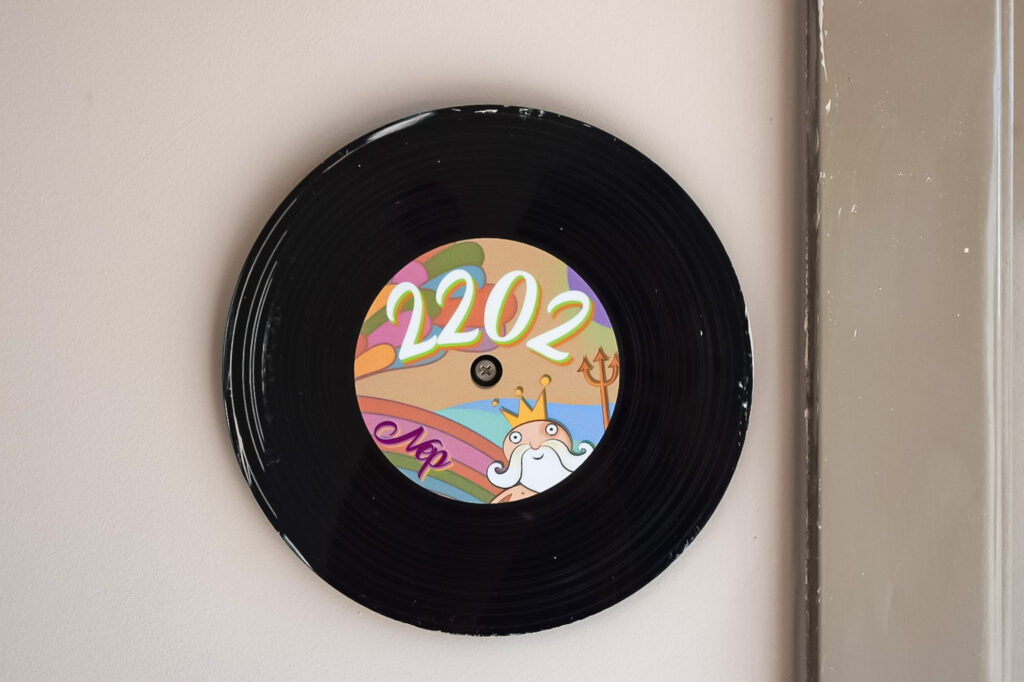 Discos de vinil indicam o número dos quartos no Vila Galé Collection Sunset Cumbuco
