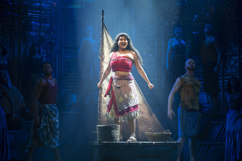 Assim como no filme, Moana salva todo o seu povo no espetáculo teatral