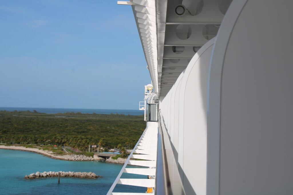 Disney Treasure atracou em Castaway Cay hoje