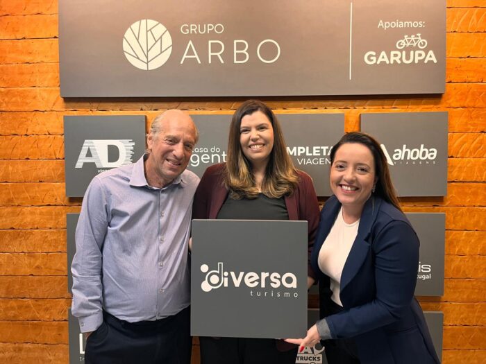 Diversa lança campanha de natal, revela crescimento e destaca capacitação de 600 agentes em 2024 1 Diversa Arnaldo Mariana Adriana e1733491203269 Diversa lança campanha de natal, revela crescimento e destaca capacitação de 600 agentes em 2024