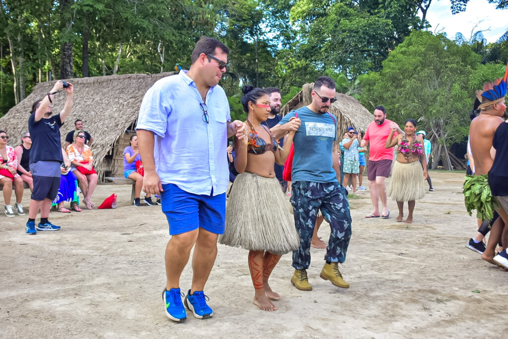 Dois estilos de dança foram apresentados, cada uma com um significado distinto