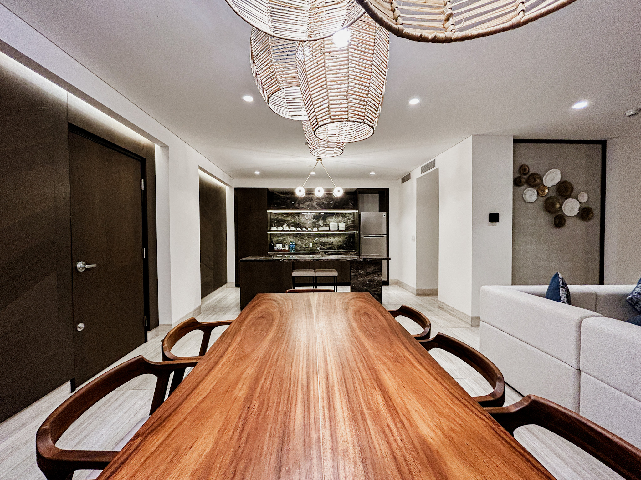 Em formato de loft, a suite Parlor une a cozinha, sala jantar e sala de estar no mesmo ambiente Em formato de loft, a suite Parlor une a cozinha, sala jantar e sala de estar no mesmo ambiente