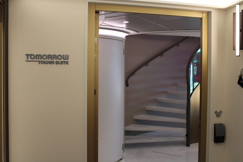 Entrada da Tomorrow Tower Suite