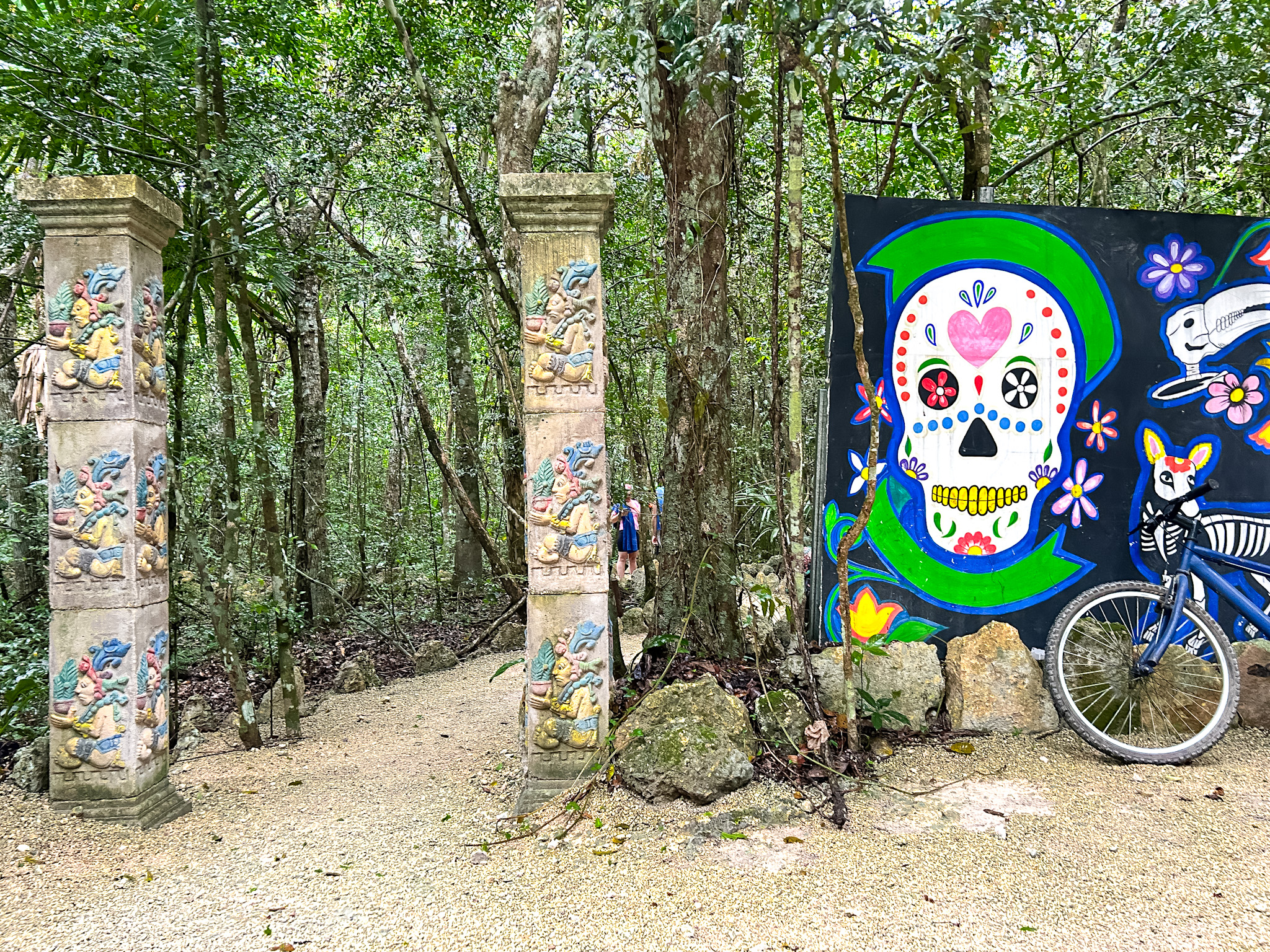 Entrada da trilha para o cenote Palmas Entrada da trilha para o cenote Palmas