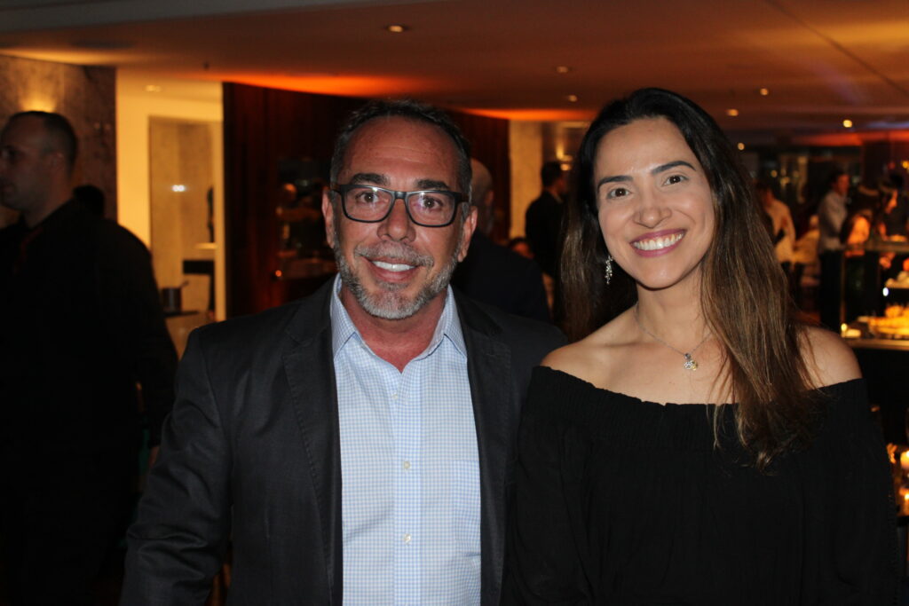 Gerson Teixeira, gerente Comercial da Rede Mar de Canavieiras, e Tatiana Weimar, business development Hotelbeds