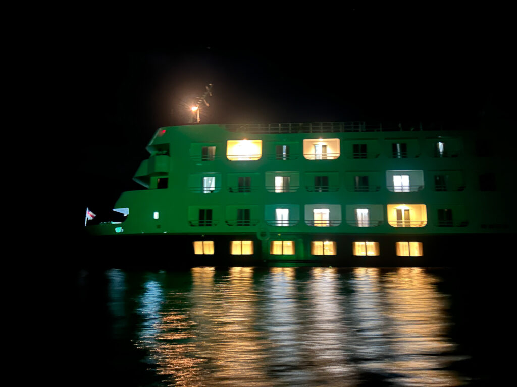 Grand Amazon Expedition à noite Grand Amazon Expedition à noite