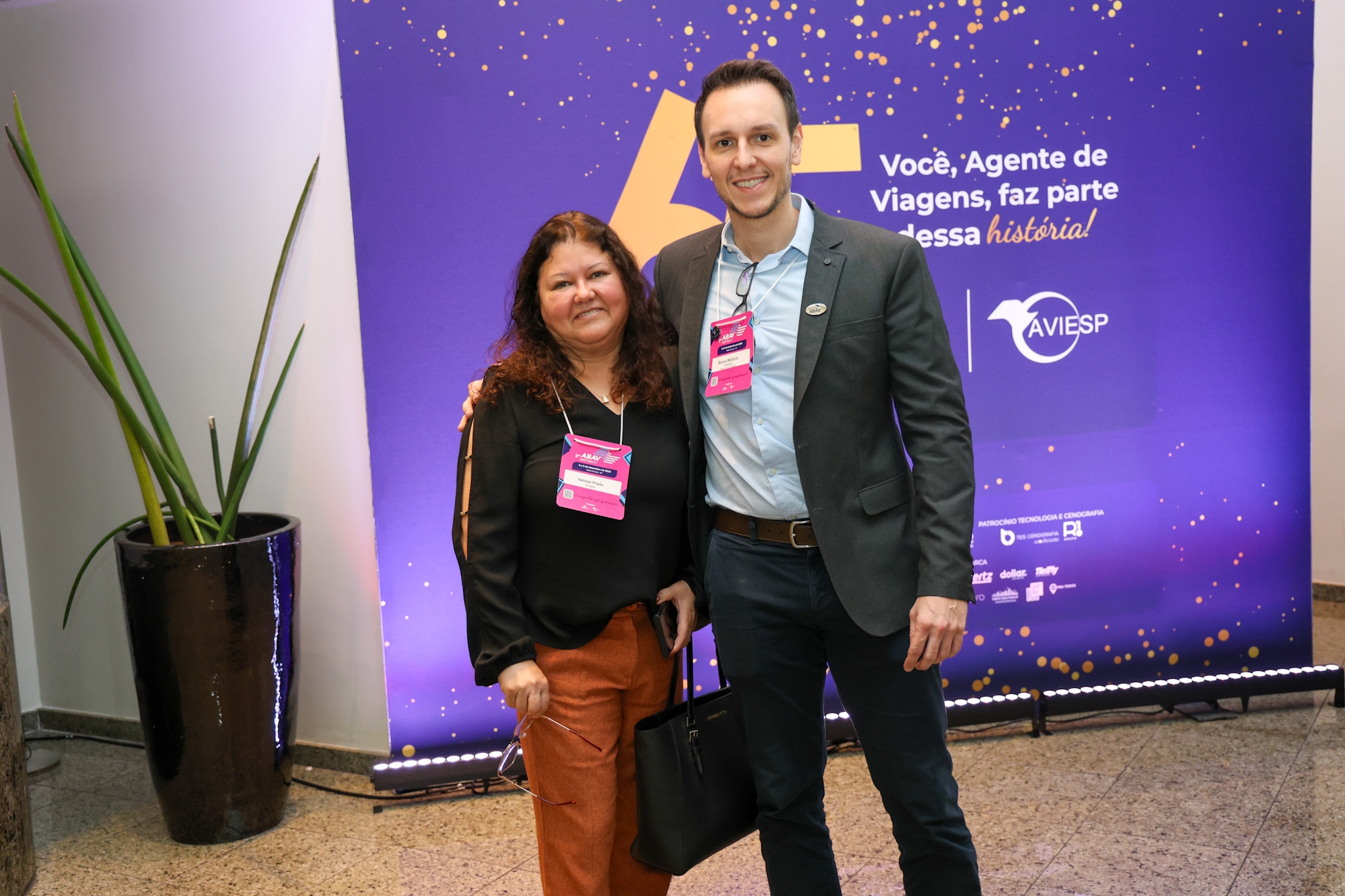 Heloísa Prado, da Vivere, e Bruno Waltrick, presidente da Abav-SP Aviesp