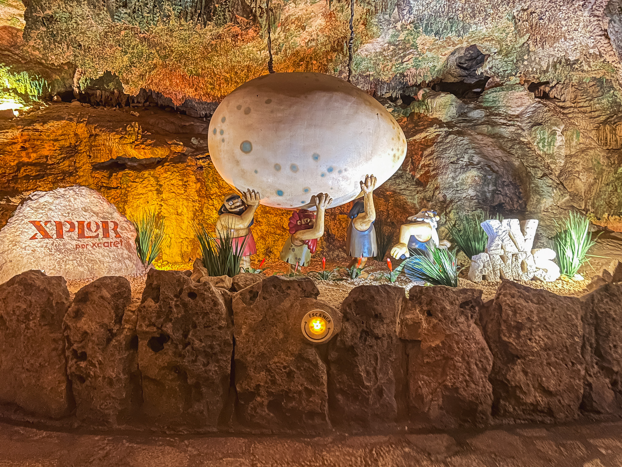 As cavernas do Xplor são formações naturais, moldadas pela ação da água e do tempo ao longo de milhares de anos As cavernas do Xplor são formações naturais, moldadas pela ação da água e do tempo ao longo de milhares de anos