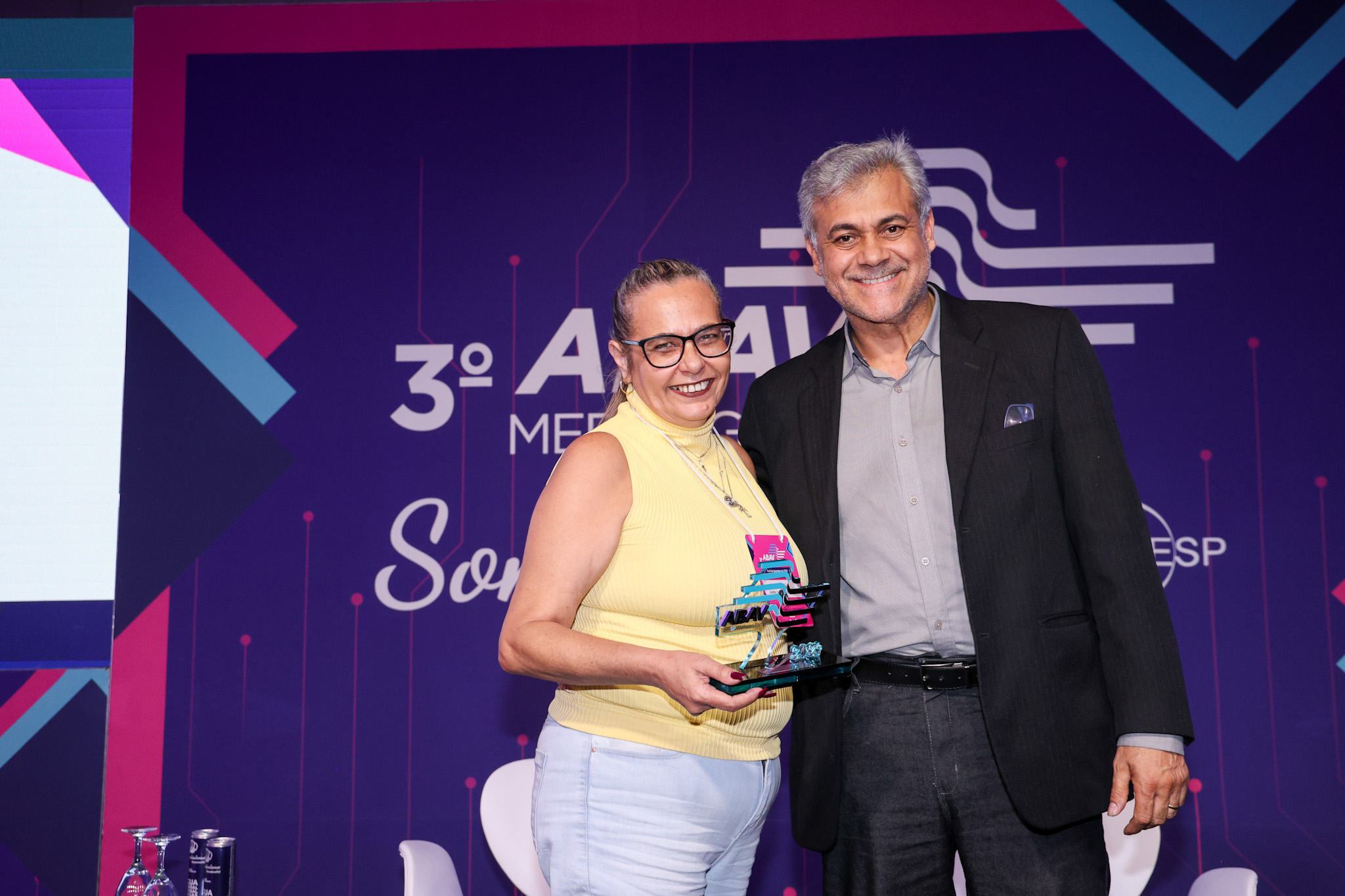 Janette Mohannak, da Abav-SP Aviesp, e Joaquim Domingos, da Azul Linhas