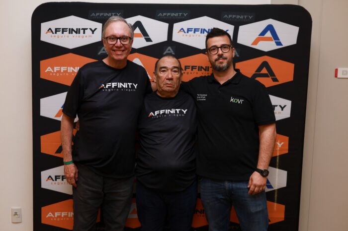 Affinity Seguro Viagem anuncia Kovr como nova seguradora 1 Jose Carlos Menezes e Marilberto Franca com Renato Renno da Kovr Foto para materia da nova seguradora e1733237517822 Affinity Seguro Viagem anuncia Kovr como nova seguradora