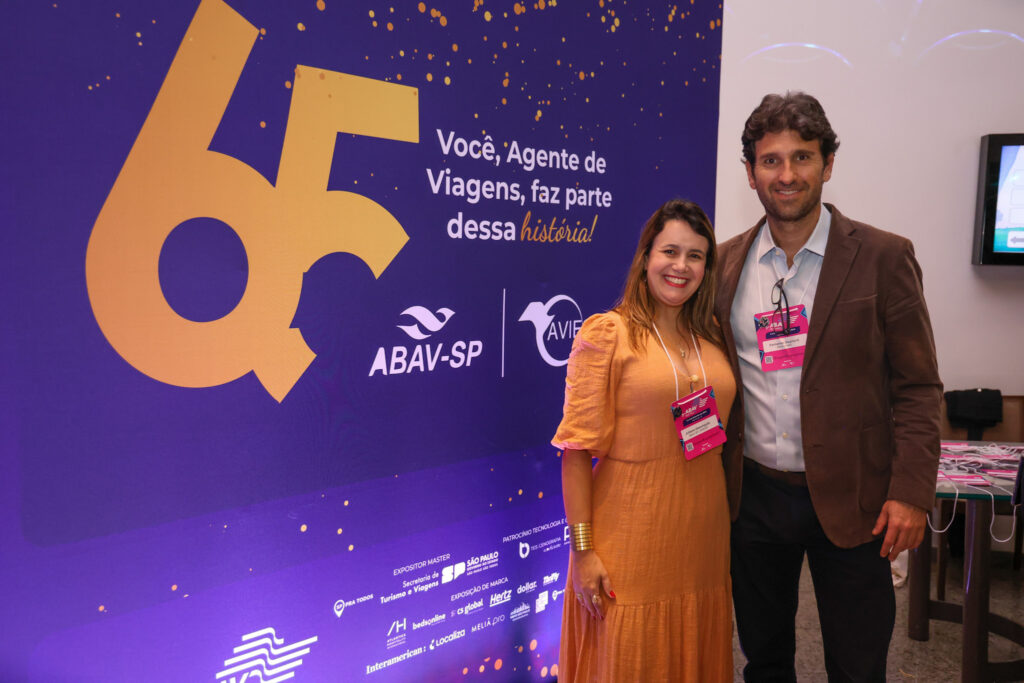 Juliana Assumpção, diretora da Abav-SP Aviesp, e Fernando Gagliardi, do Meliã Hotéis
