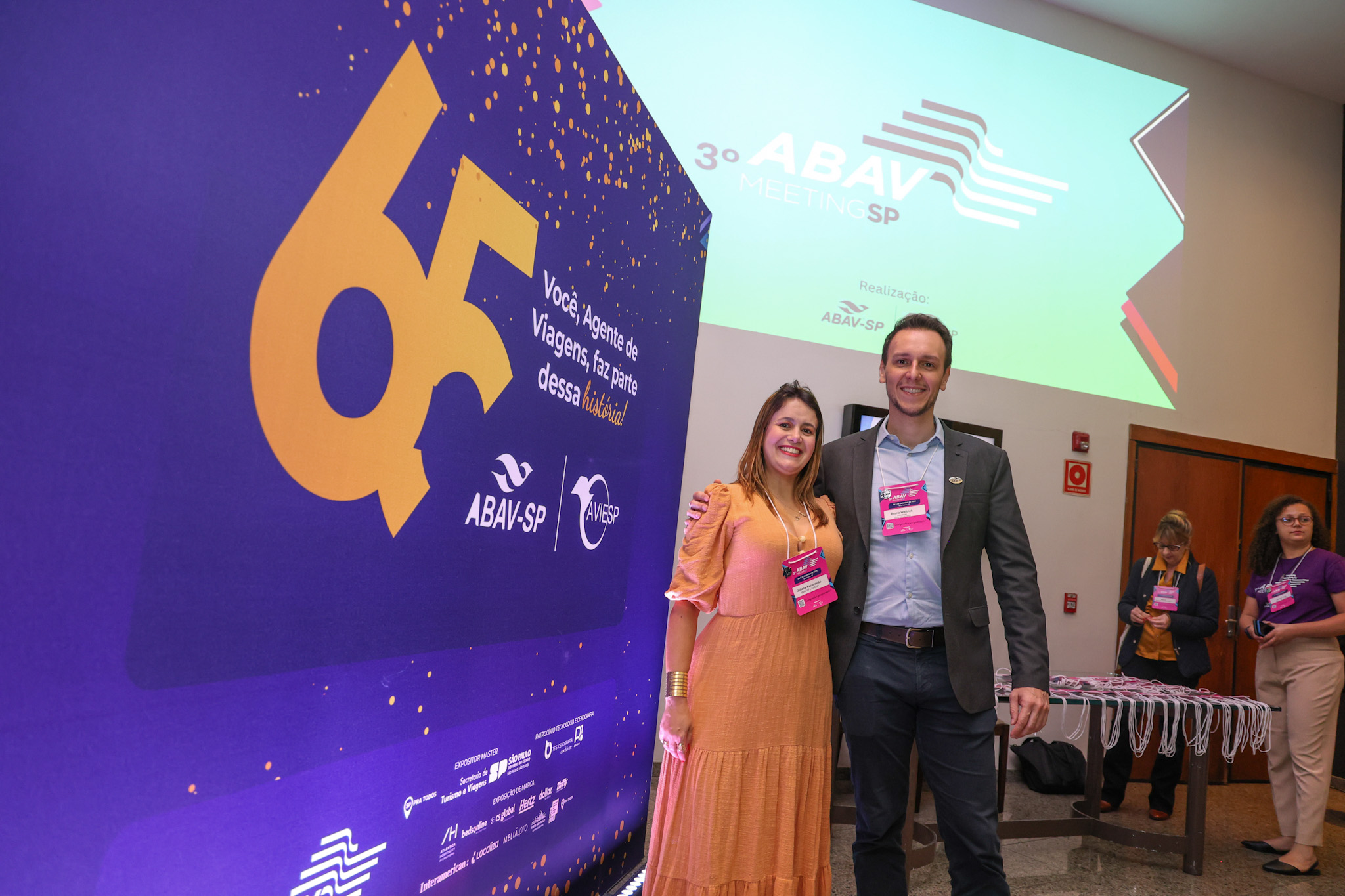 Juliana Assumpção, diretora de negócios, e Bruno Waltrick, presidente da Abav-SP Aviesp