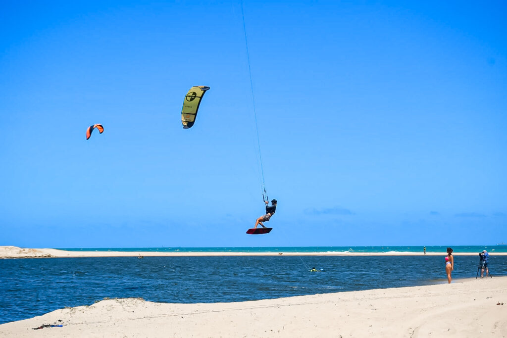 Kitesurfistas em Cumbuco
