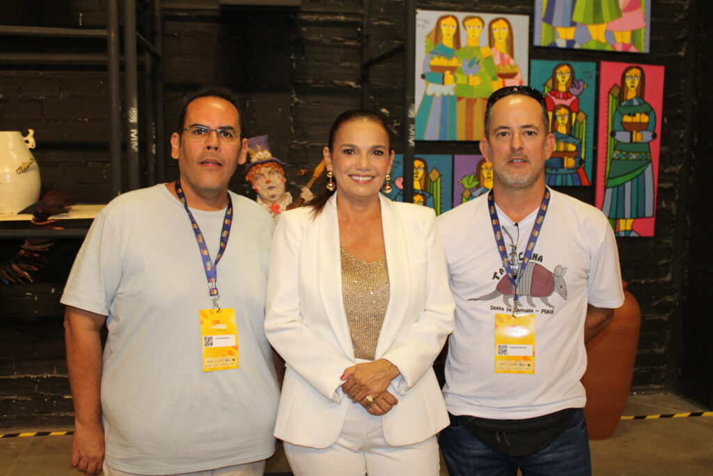 Lucas Negreiros, da Pousada Zabelê, Sádia Castro, idealizadora da Ópera Serra da Capivara, e Giordanno Macedo, do receptivo Selva Branca