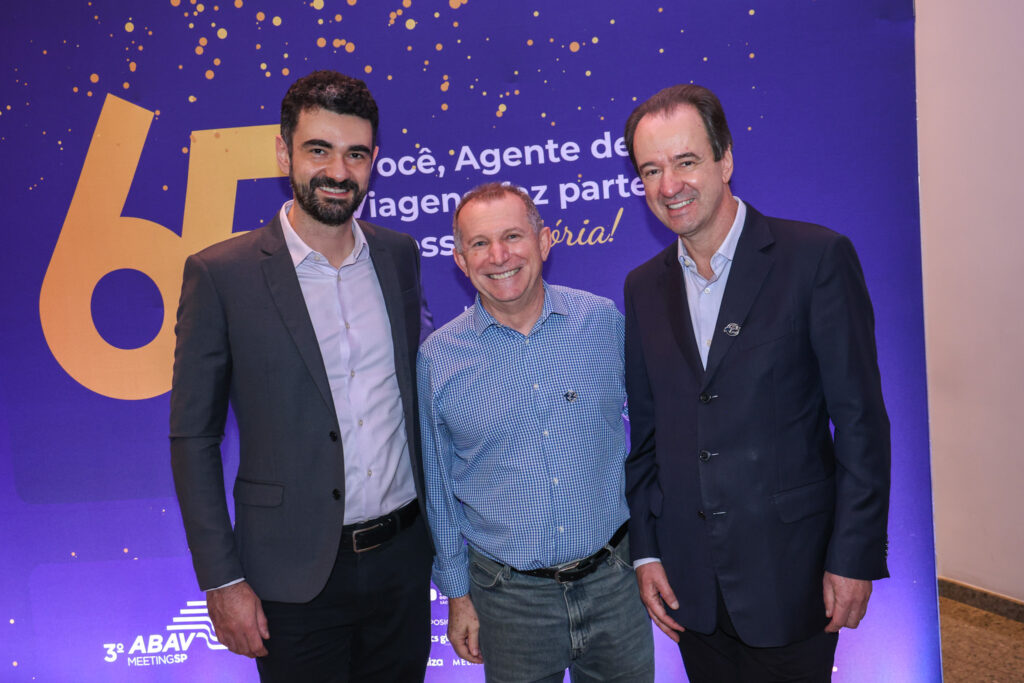 Luís Quaggio, da Ancoradouro, entre Thiago e Eduardo Barbosa, da Flot