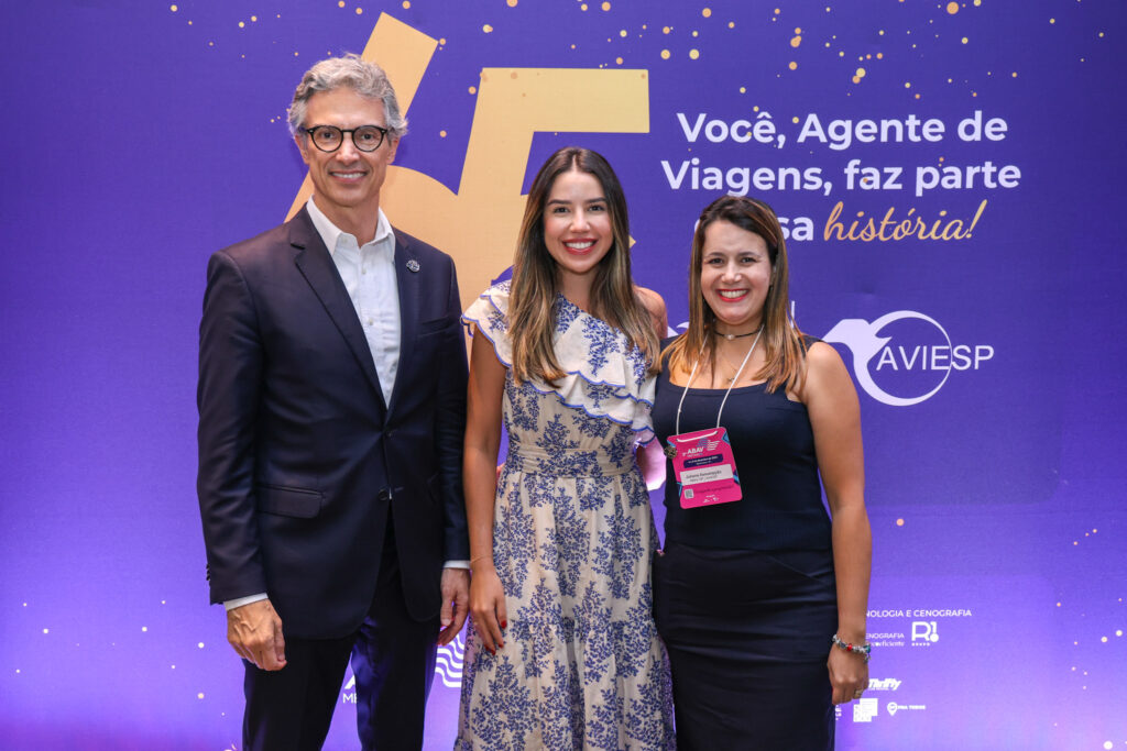 Marco Ferraz, da Clia Brasil, Bárbara Braga, secretário de Turismo do estado de Alagoas, e Juliana Assumpção, da Abav-SP Aviesp