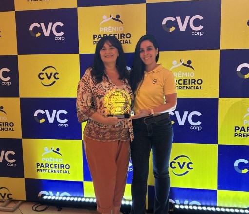 Mari Magalhaes - Rede Oasis de Cancun e Vivian Amaral, Gerente de Produtos Caribe